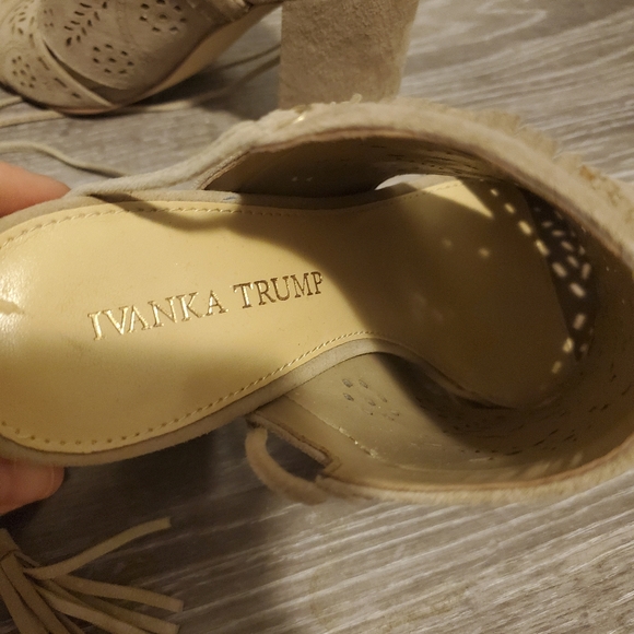 Ivanka Trump Size 7 Chunk Heels - Picture 3 of 4